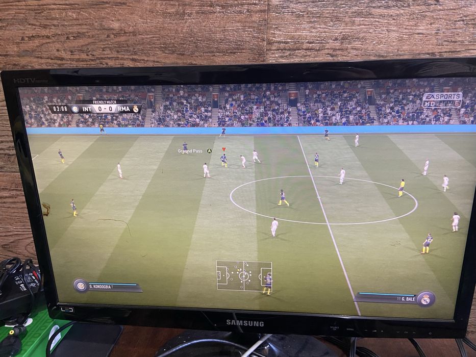 Xbox One 500GB + Геймърски джойстик + Подарък игра FIFA 17