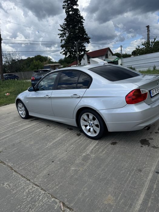 Vând BMW e90 benzina