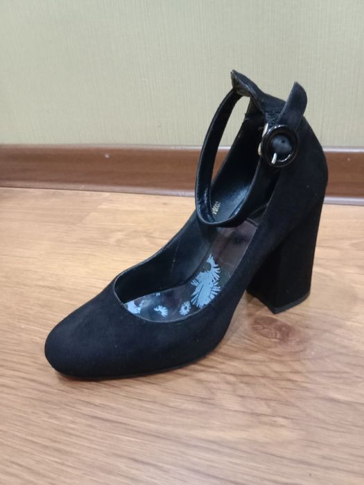 Tufli razmer 39 BRUNA