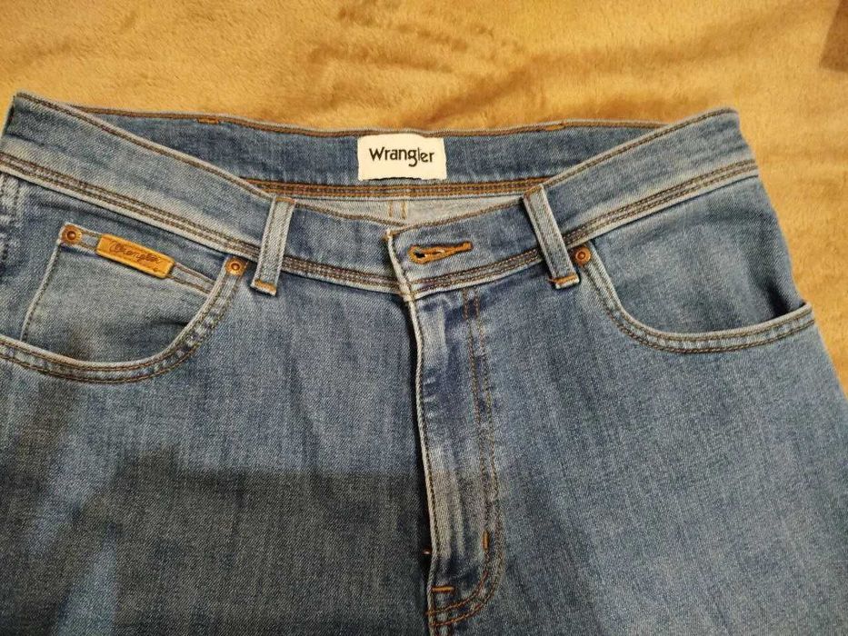 Джинсы от бренда Wrangler,
