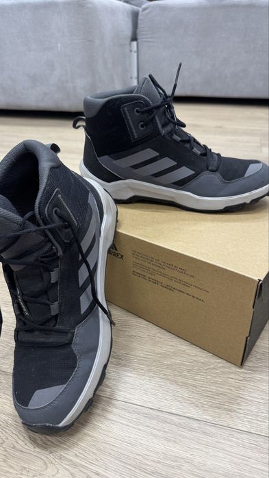 Продам обувь adidas