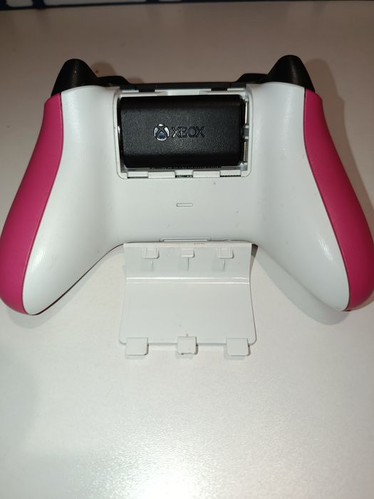 Controller XBOX SERIES X + acumulator reincarcabil  maneta in stare imoecabila de functionare