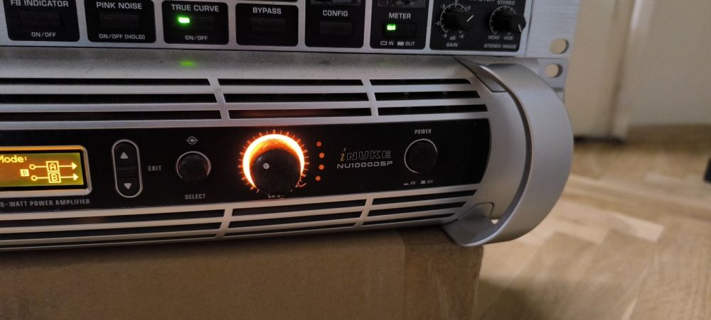 Усилвател и еквалайзер BEHRINGER