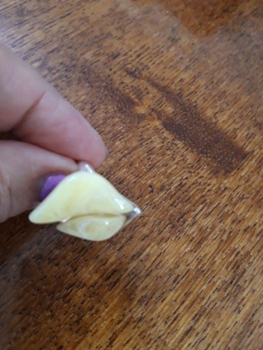 Кольцо с натуральным янтарем