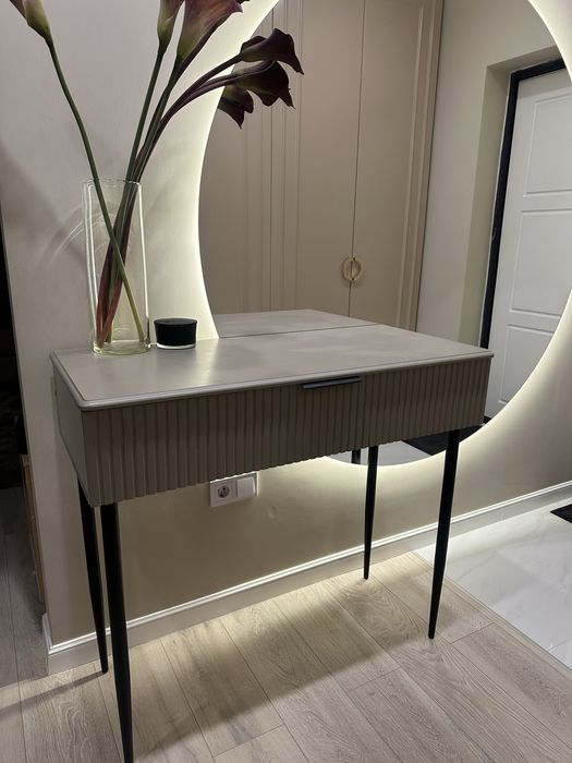 Консоль для прихожей