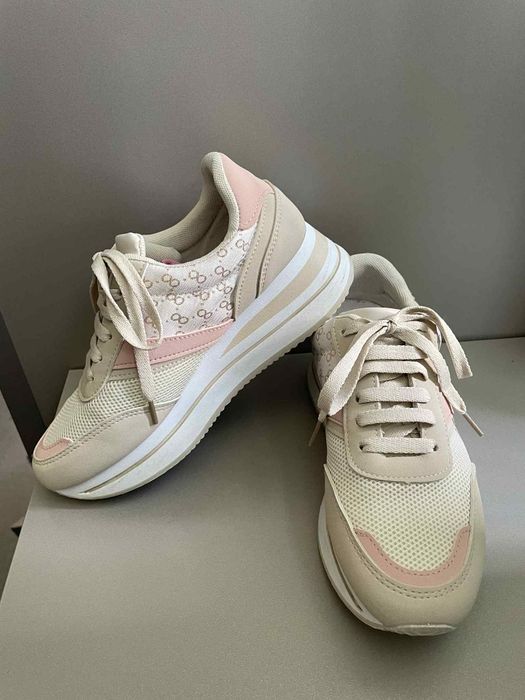 Бежови  сникърси