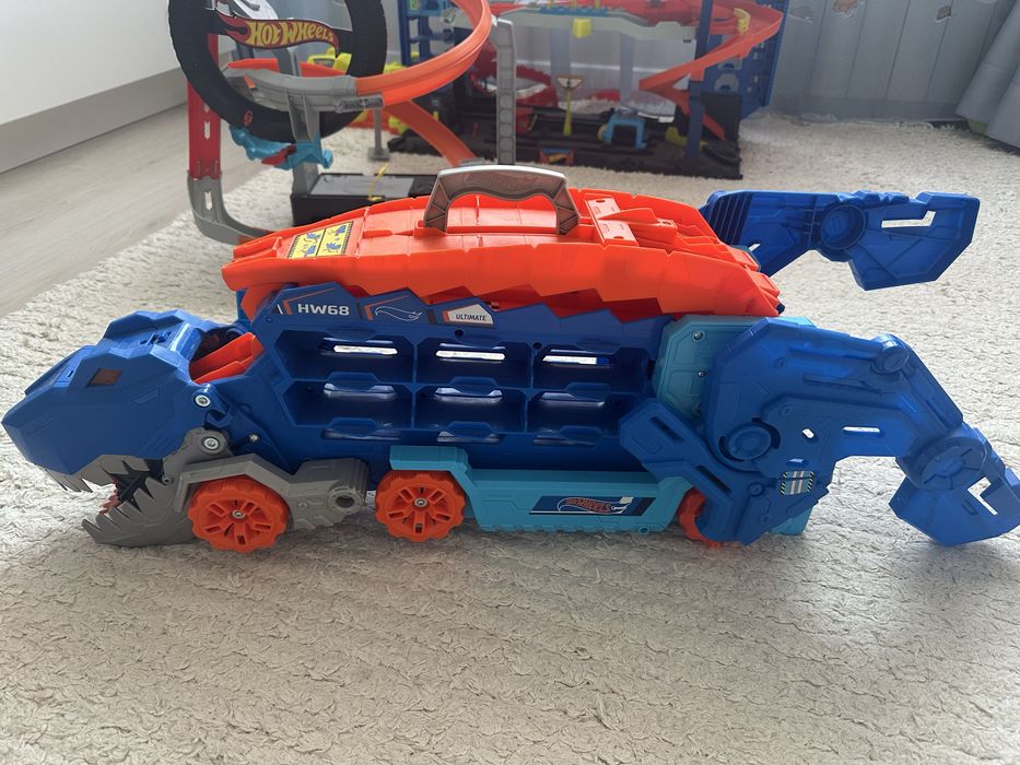 7 комплекта Hot Wheels – Ultimate Garage, T-Rex, дракони и писти