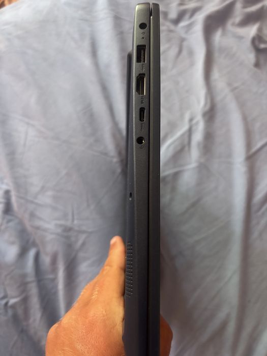 Vând/Schimb laptop