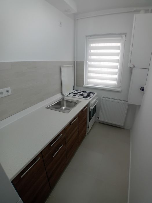 Inchiriez apartament cu doua camere semicentral, zona Nova Vita, Top Med