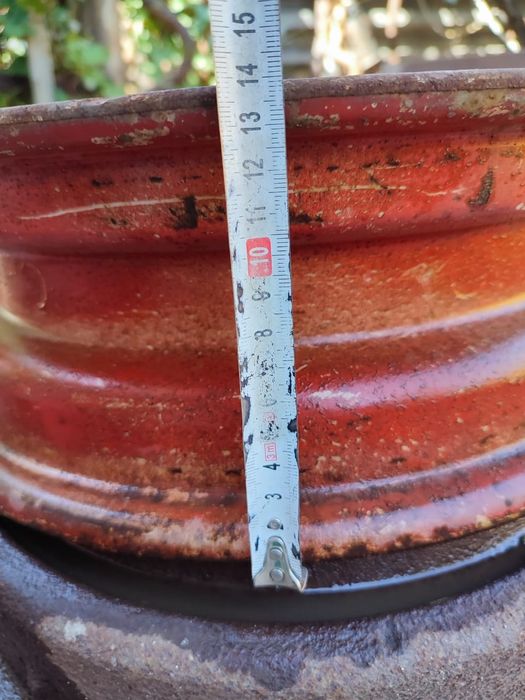 Продам резину с дисками и диски на Волгу