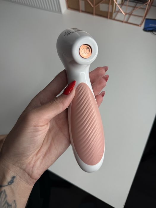 LumiSpa iO Rose Gold si suport (NuSkin)