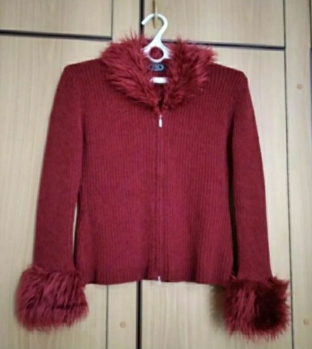 Кофточка 50 р воротник мех.ОЧЕНЬ КРАСИВАЯ .