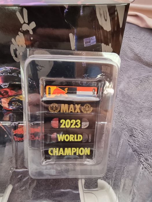 Red bull rb19 qatar 2023 Max Verstappen World Champion F1  minichamps