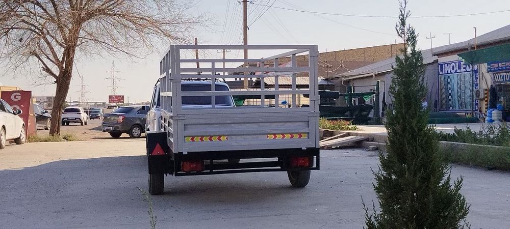 Автомабил сотилади зудлик билан прицепи бор охволи янги