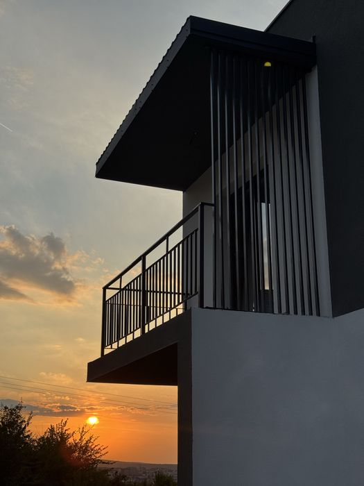 Duplex tip casă individuală – intrări opuse, 112 mp + terasă 25 mp