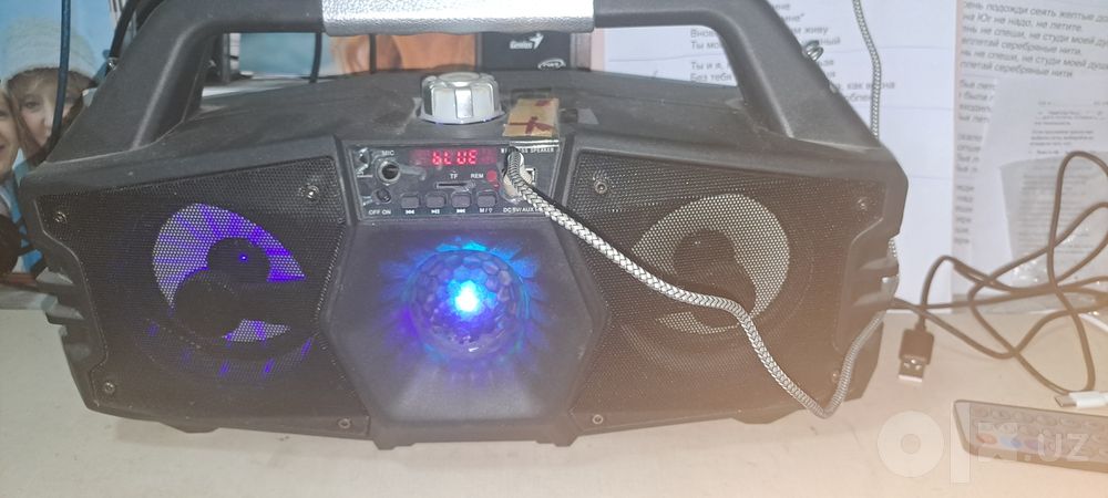 Портативная караоке-колонка со светомузыкой и Bluetooth