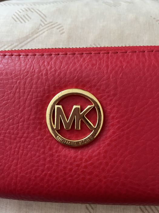 Малиново червено дамско портмоне Michael Kors