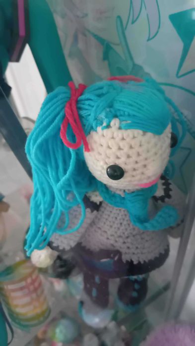 Хатсуне Мику плетена фигурка