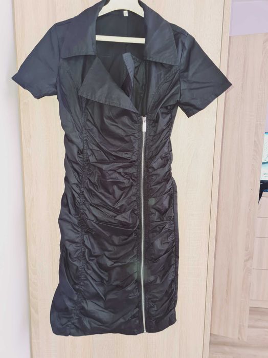 Продавам рокли размер с