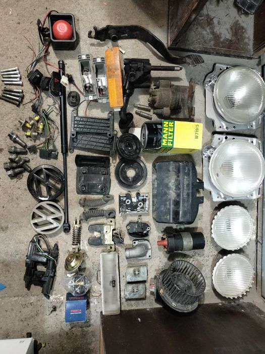 Продам телефоны на зап.части. какие-то рабочие.