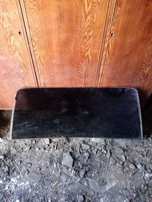 Заднее стекло оригинал на автомобиль BMW