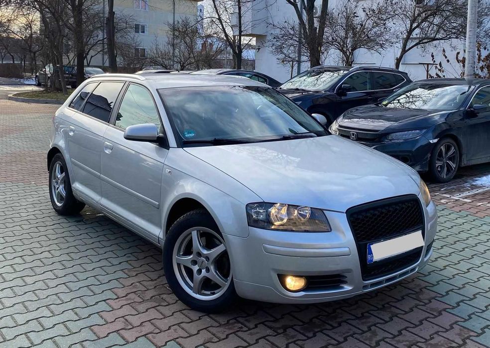 Audi A3 de  vânzare  mașina  merge ceas