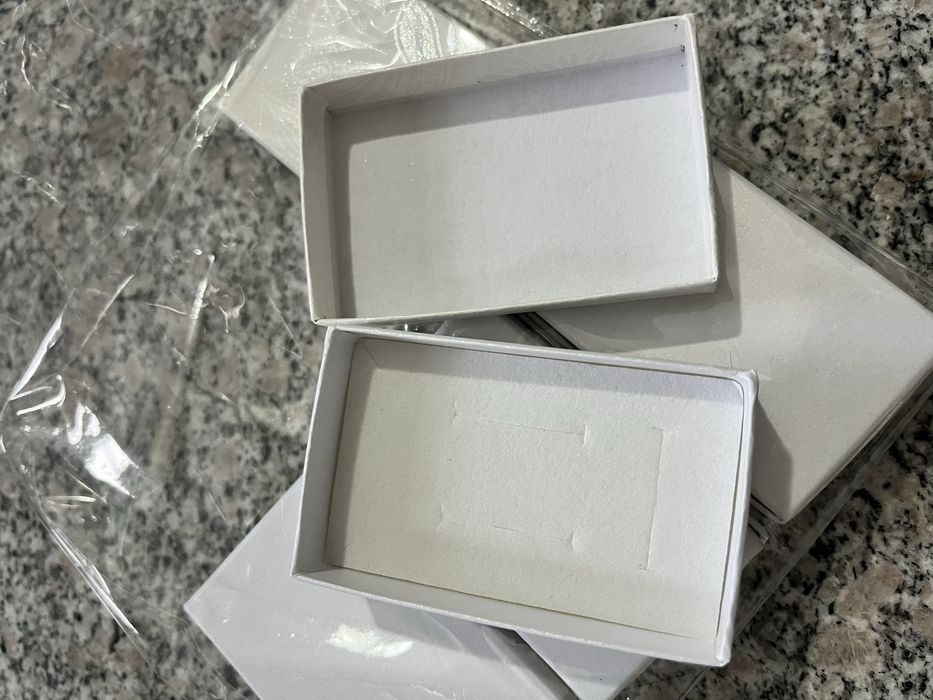 Кутии за бижута. Кожена кутия за бижу, картонена кутия за бижу.