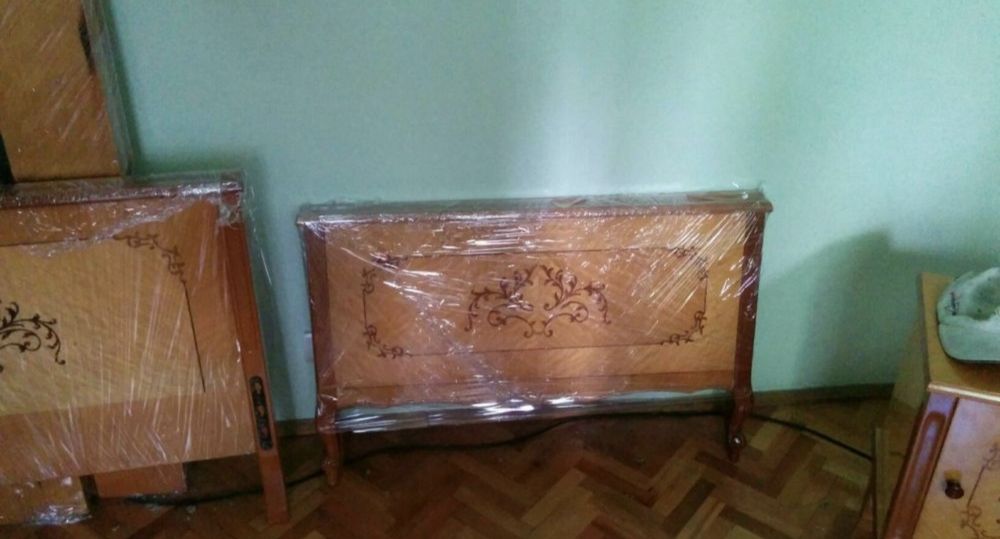 Vând pat cu Intarsii model vechi