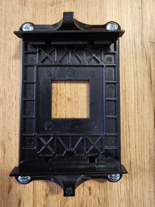 Комплект крепежи + планка за AMD сокет AM4 (за процесори Ryzen) |Bracket | Backplate | motherboard