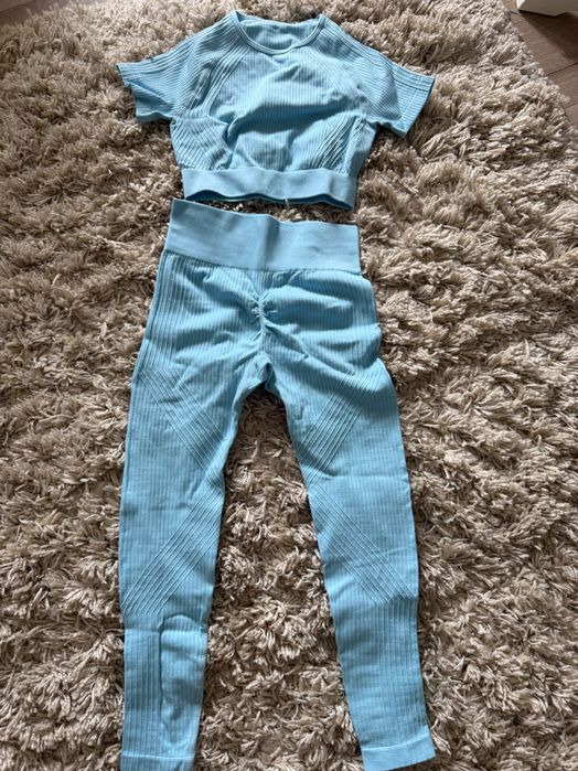 Set sală colanți și top