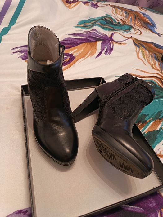 Botine din piele naturală