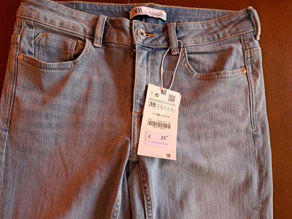 Светло сини дънки на ZARA
