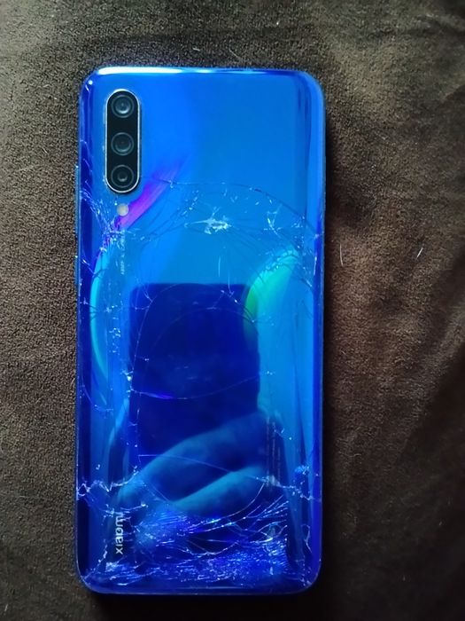 Xiaomi mi 9 lite 128 Гб 6 оперативы.
