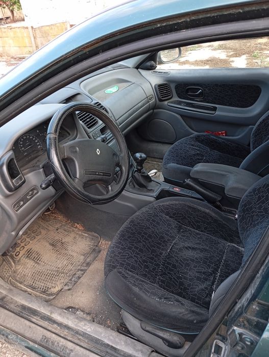 Renault Laguna 1 2.0i 115 - НА ЧАСТИ