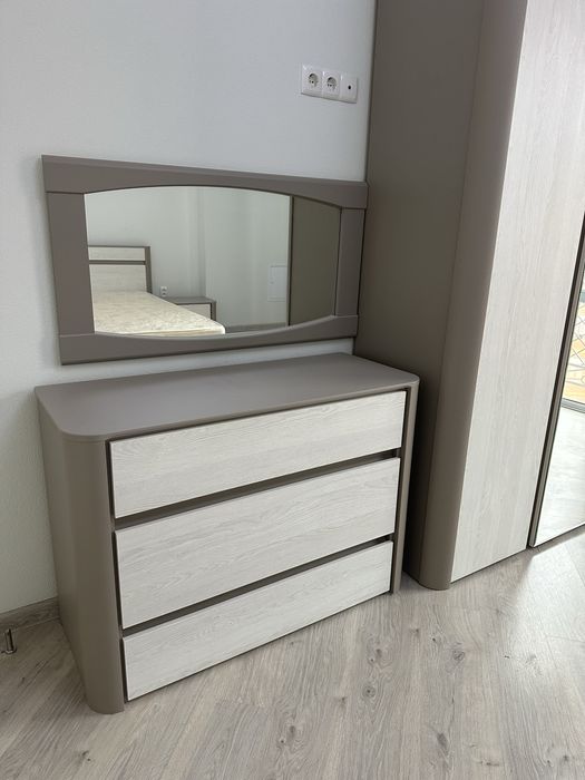 Продается спальный гарнитур