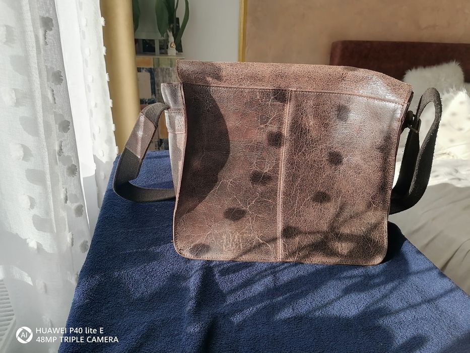 Geanta postas de piele naturala