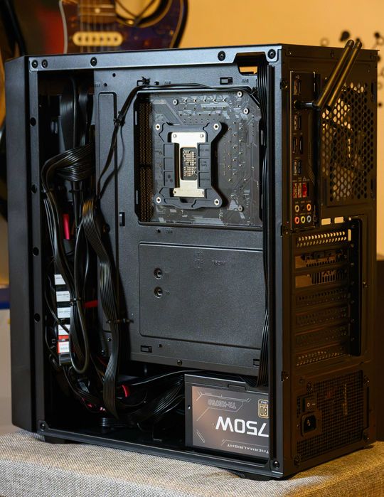 Компютър Intel i5-12400F/16GB DDR4 3200 RAM/XFX RX 6800 XT 16GB/750GB SSD