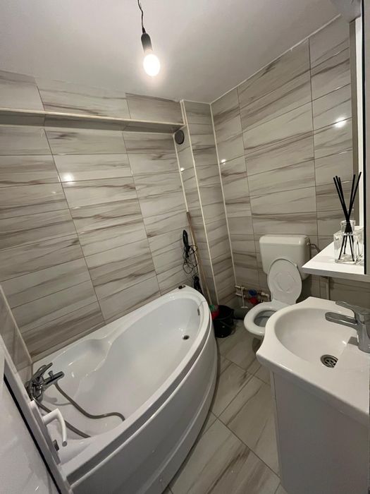 Inchiriez  garsoniera zona Dedeman