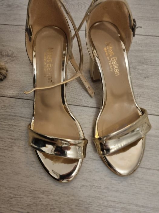 Sandale aurii cu toc