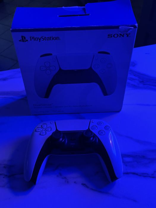 Продам оригинальный джойстик Playstation 5