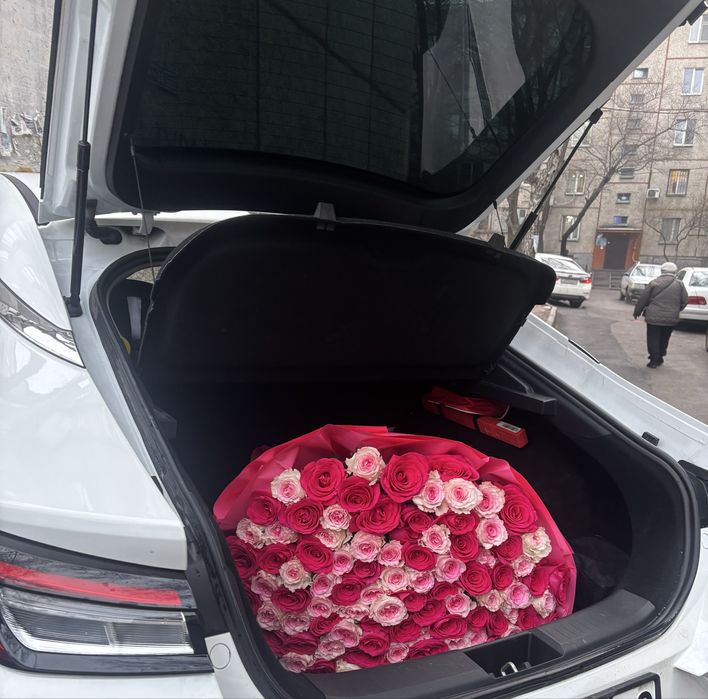 Букет 101 роза сегодня купил