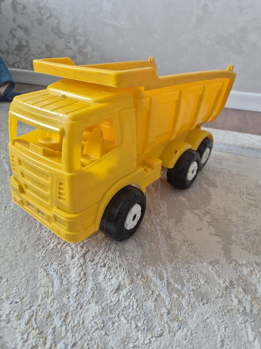 Продам большие машинки...