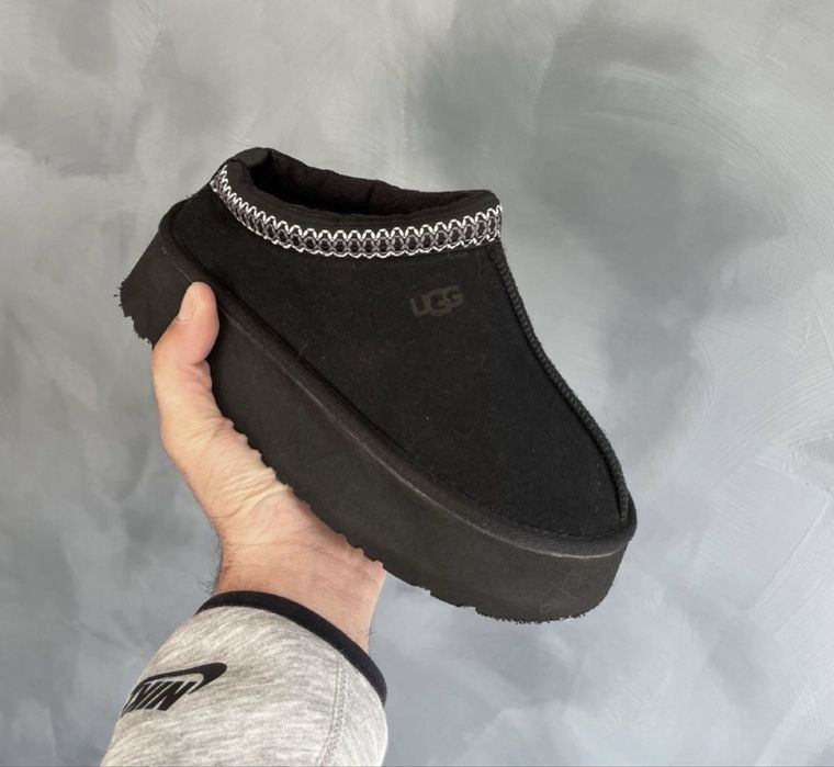 Обувки UGG черни