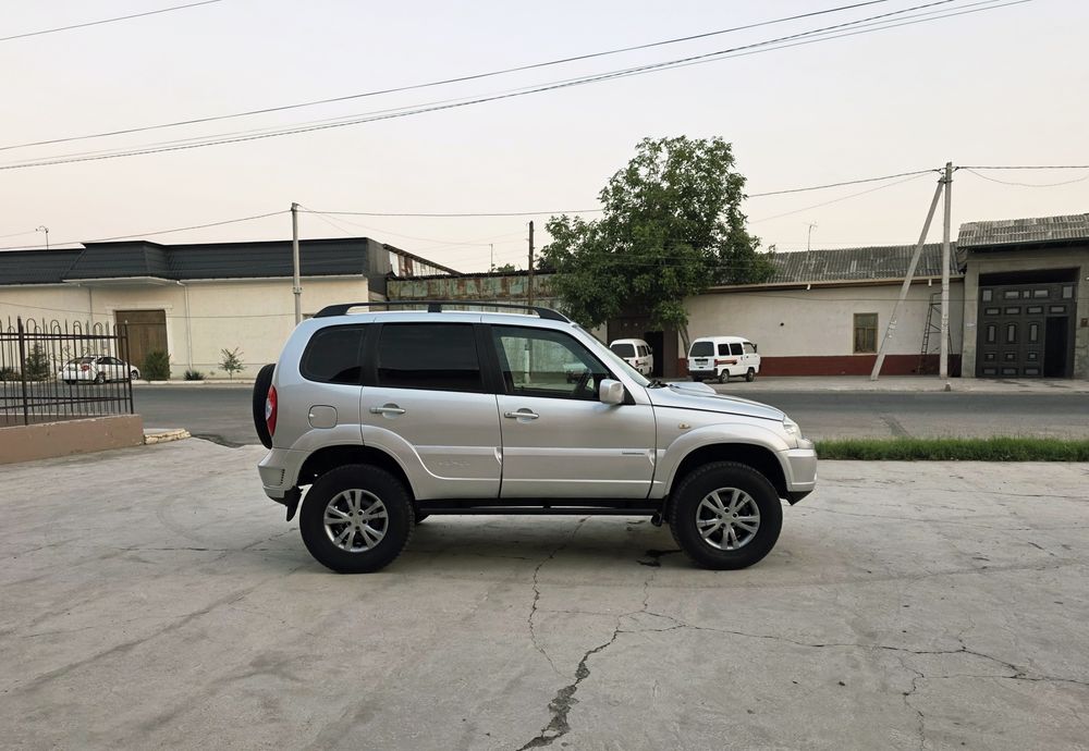 Niva 4x4 Sotiladi