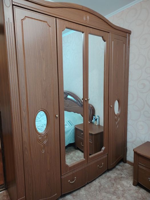 Продам спальный гарнитур.