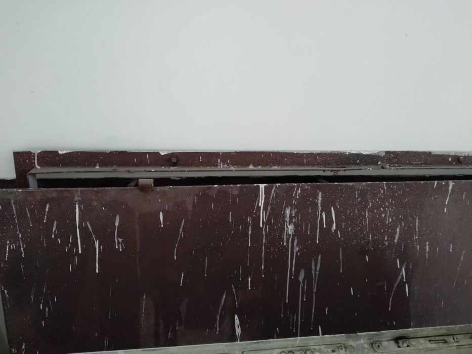 Желязна врата с каса