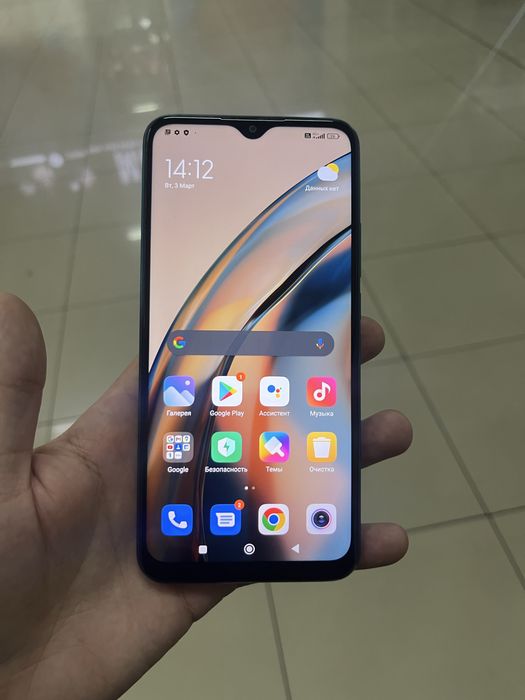 Продам игровой флагман poco F1