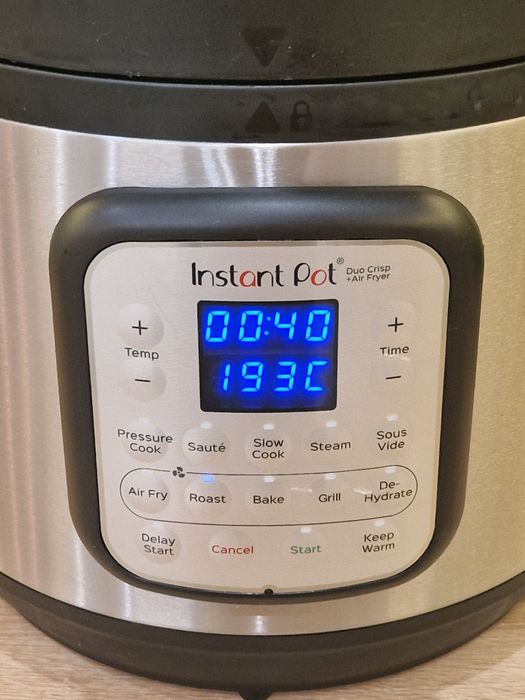 Мултикукър и Еър Фрайър Instant Pot Duo Crisp + Air Fryer, 8L (В гаранция до 20.11.2028)