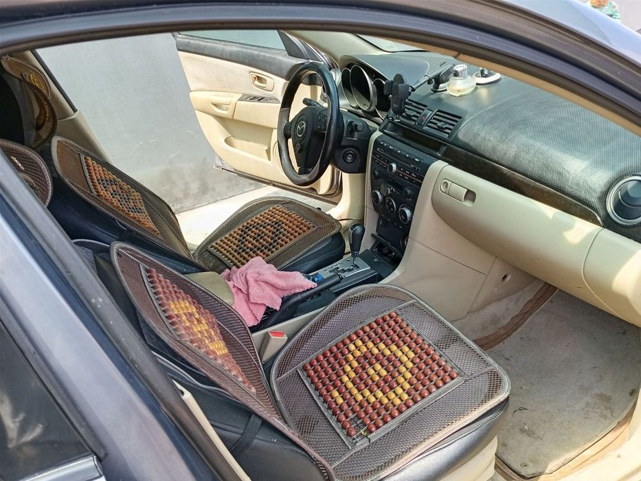Mazda 3 mokriy rang