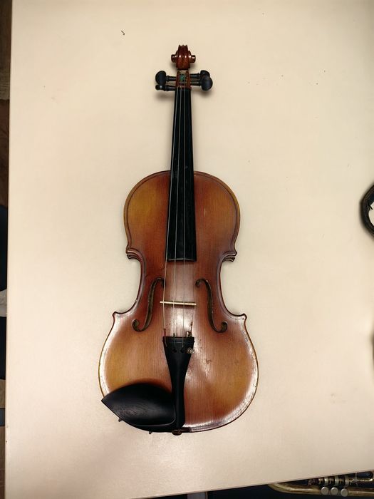 Vând Vioara Blessing marime 4/4 ideala pentru studiu